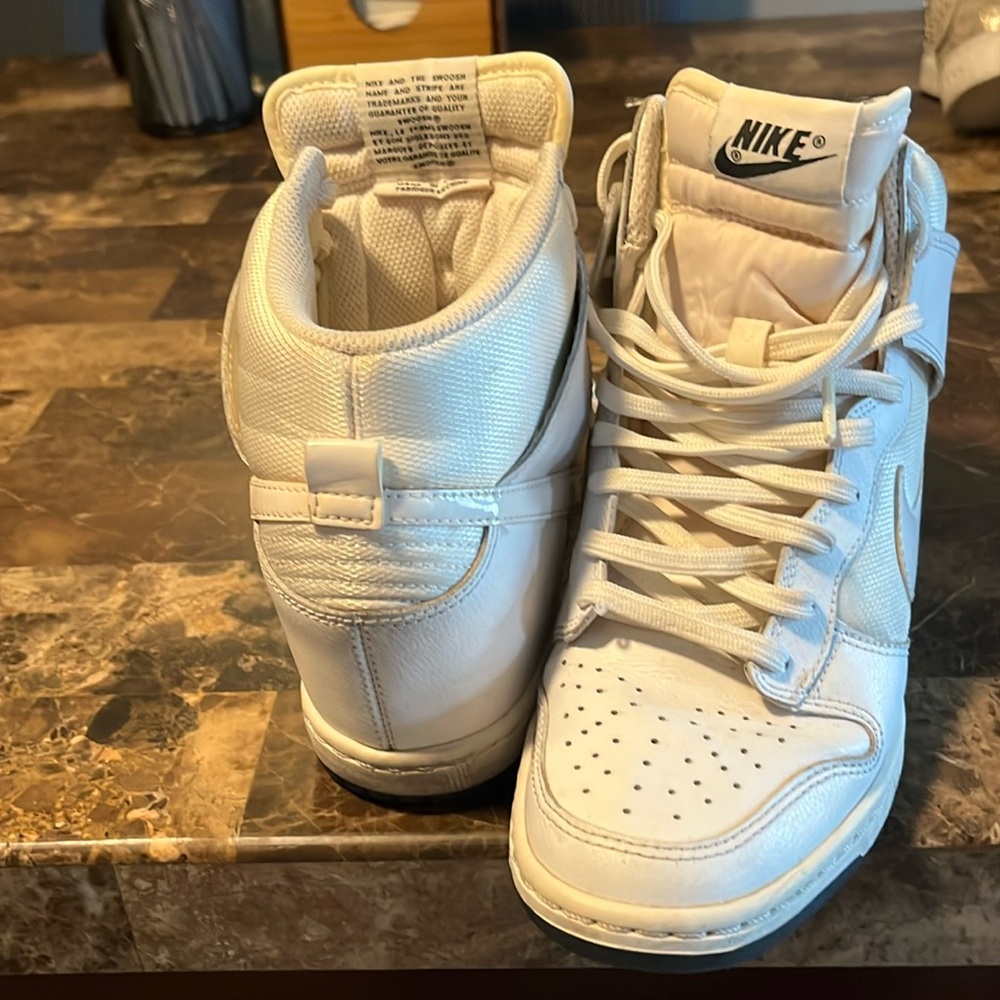 Nike Women’s Dunk Sky High  size 7